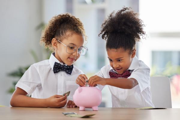 kids with piggy bank